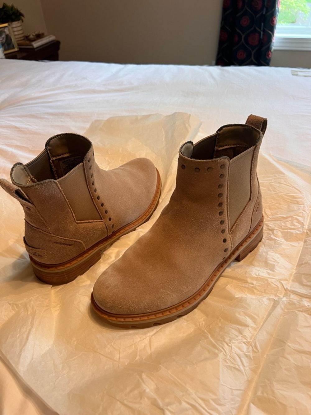 Sorel Women's Chukka Chelsea Boots - Light Brown Suede